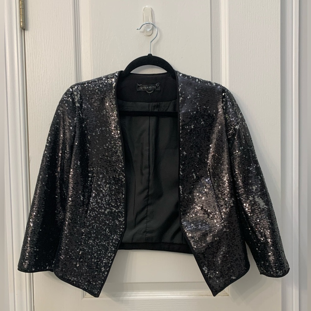 DYNAMITE | Cropped Sequin Blazer